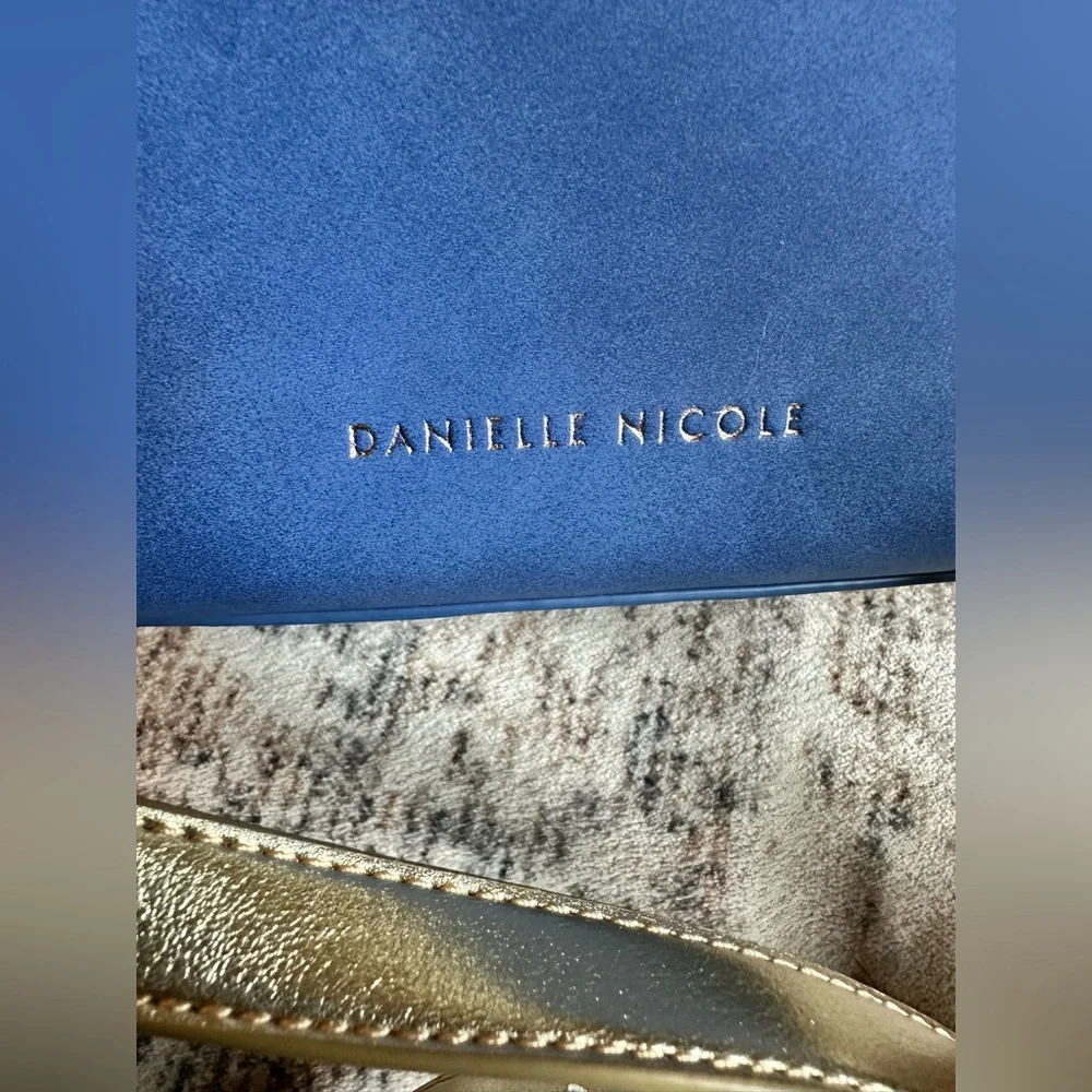 Danielle Nicole Disney
Beauty and the‎ Beast Mini
Backpack - Picture 8 of 8